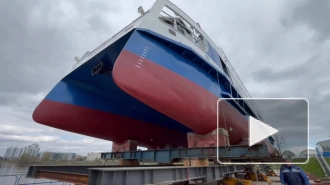 Первый экскурсионный катамаран "Соммерс" спустили на воду на Средне-Невском судостроительном заводе