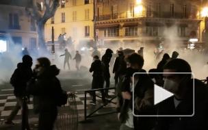 Полиция Парижа применила слезоточивый газ и водометы на акции протеста
