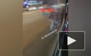 В Екатеринбурге водители автобусов устроили драку посреди дороги