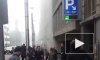 Пораженные терактами в Брюсселе петербуржцы несут цветы к консульству Бельгии