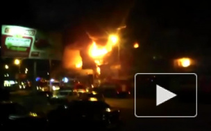 Пожар на Полетаевском рынке в Рязани 10 октября сняли на видео. Сгорели продуктовые и вещевые магазины 