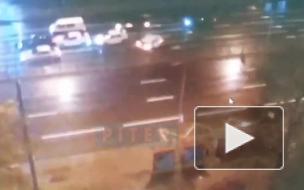 Утренняя авария на перекрестке Металлистов и Пискаревского попала на видео