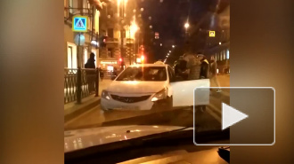 Очевидцы: на Разъезжей ГБР остановили нетрезвых автомобилистов, сбежавших после аварии