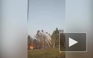 Падение колеса обозрения в российском городе попало на видео