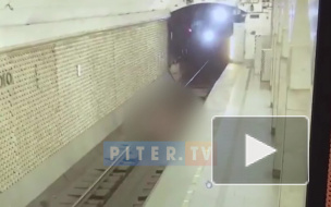 Появилось видео инцидента на станции "Площадь Александра Невского"