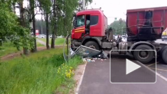 Фура снесла остановку с людьми в Сертолово: подробности