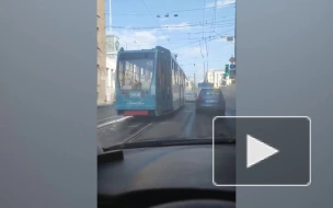 Авария на сетях возле Финляндского вокзала изменила маршруты троллейбусов и трамваев 