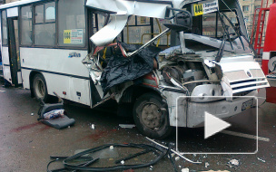 В Петербурге столкнулись три маршрутки. Восемь человек оказались в больнице
