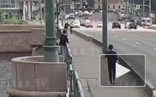 Прохожие не позволили мужчине прыгнуть с Сампсониевского моста