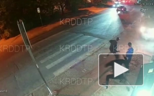Пьяная россиянка на Nissan въехала в пешеходов на тротуаре и попала на видео