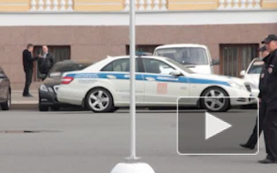 В Москве мужчина чудом выбрался из грузовика, рухнувшего в реку