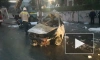 В центре Новосибирска автомобиль врезался в опору линии электропередач и загорелся