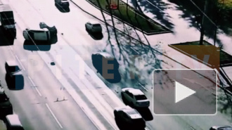 На проспекте Энгельса белый "Хендай Солярис" перевернулся от удара  с "Ниссан"