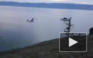 Момент падения самолета в Байкал очевидцы сняли на видео