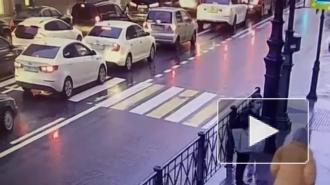 Суд арестовал петербуржца, который ударил ножом школьницу на Петроградской стороне