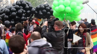 В участников гей-парада на Марсовом поле бросили дымовую шашку