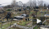 Чиновники обнаружили свалку мусора на Северном кладбище Петербурга