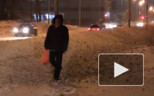 Суровая уборка улиц от снега по - Омски попала на видео