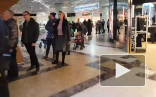 Видео: "черная пятница" в аквапарке привела к огромной очереди 