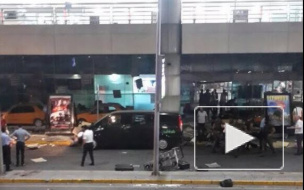 В сети появилось видео из аэропорта Стамбула, где подорвались два смертника