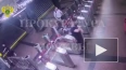 Безбилетник сломал створку турникета на станции метро ...