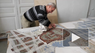 В Академии Штиглица показали процесс восстановления мозаики в Ковенском переулке