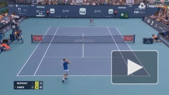 Медведев проиграл Синнеру в полуфинале теннисного "Мастерса" в Майами