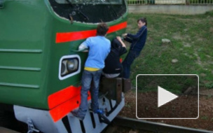 Два зацепера чуть не упали под колеса поезда "Уфа-Петербург"
