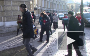 На Васильевском острове геи с метлами устроили субботник