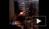 Видео: на Суздальском проспекте в жилом доме загорелась квартира
