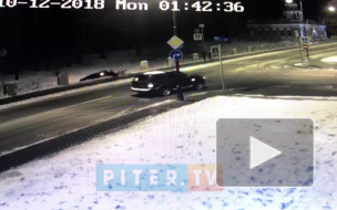 Появилось видео, на котором водитель врезается на авто в Малый Каскад в Пушкине