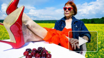 "У меня стиль не бабкинский": 67-летняя петербурженка снимает вайны и садится на шпагат