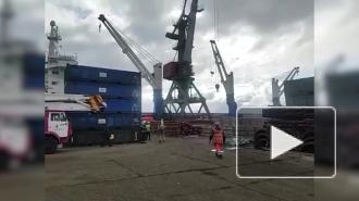 В архангельском порту тушат пожар в трюме сухогруза "Таймыр"