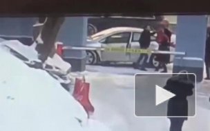 Появилось видео нападения таксиста на мать с ребенком