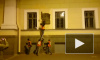 Появилось видео нападения петербуржцев с топором на "доску Маннергейма"