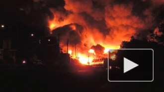 В Канаде горит целый город: с рельсов сошел состав с нефтью
