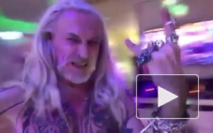 Джигурда прочитал стихотворение в несколько голосов