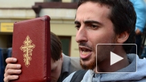 Православные, сорвавшие спектакль МХТ "Идеальный муж", попали на видео