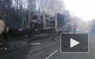Два человека погибли в результате столкновения большегрузов на трассе "Байкал"