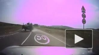 Видео момента ДТП: Под Анапой УАЗ с туристами перевернулся на трассе
