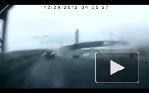 Видео момента крушения Ту-204: лайнер пробивает ограждение