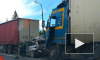 Жуткое видео из Петербурга: несколько фур и легковушка столкнулись на трассе