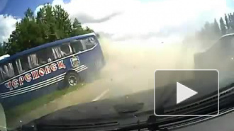 В Вологодской области "Шевроле" врезался в автобус