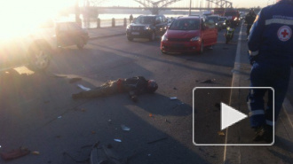 Мотоциклиста раздавило под колесами авто на Октябрьской набережной 