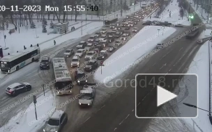 В Новолипецке образовалась огромная пробка из-за ДТП