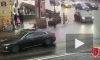Петербурженка рассекала по центру города на крыше авто с бутылкой в руках