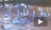 Видео: Момент падения автомобиля в Фонтанку