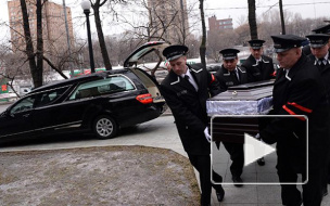 Похороны Немцова: проститься с убитым политиком пришли тысячи людей
