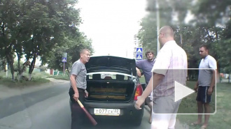 Разборка на дороге по-русски: водители выясняли отношения битой и топором