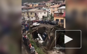 Видео: в Дагестане рухнул мост с машинами